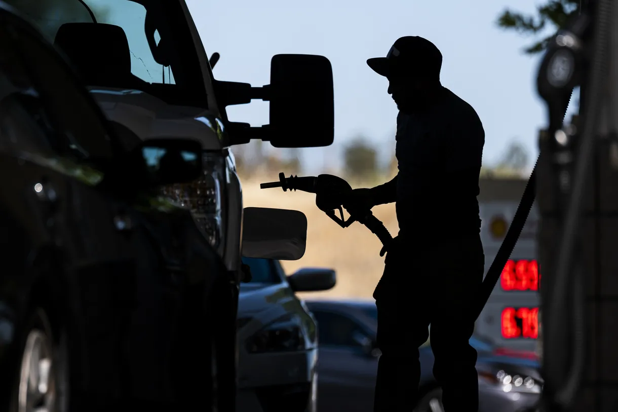 4 factors that could determine if gas prices will keep falling